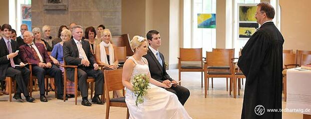 Hochzeitsfotos in der Kirche