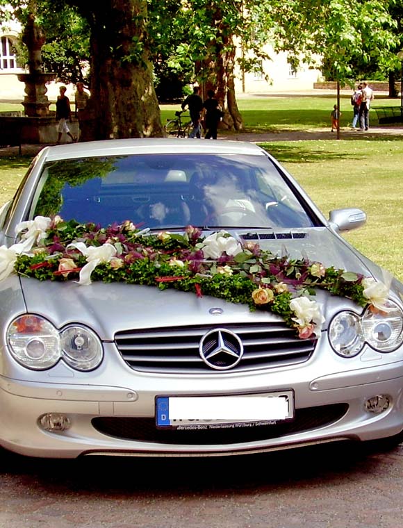 Hochzeitsauto mit Blumenschmuck, Große Bildergalerie